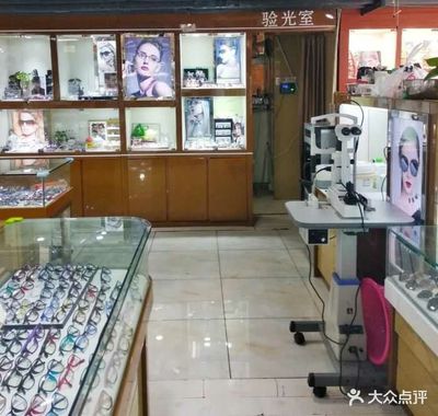 新視界眼鏡店（三葉浦東店） 為您開(kāi)啟清晰視界的專(zhuān)業(yè)之選