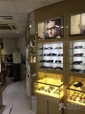 新視界眼鏡店（百聯(lián)徐匯店） 科技感與專(zhuān)業(yè)驗(yàn)光，定義滬上配鏡新體驗(yàn)